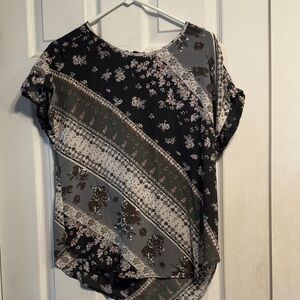 Maurices Black and Gray Floral Short Sleeve Top